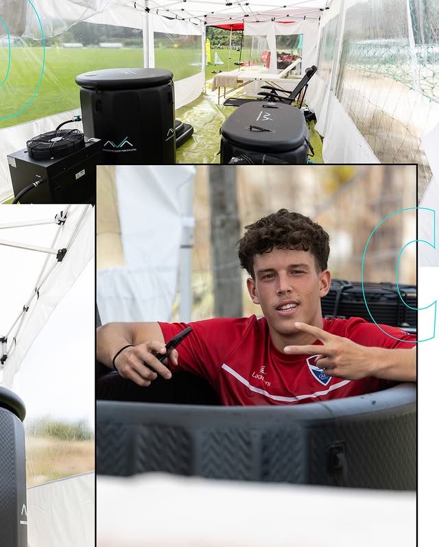 Zona de recuperación con bañeras de crioterapia y equipos AVA montados en una carpa en el campo de entrenamiento. Un joven atleta con la camiseta del Gil Vicente FC está dentro de una bañera de hielo, sonriendo y haciendo el gesto de paz con la mano.t