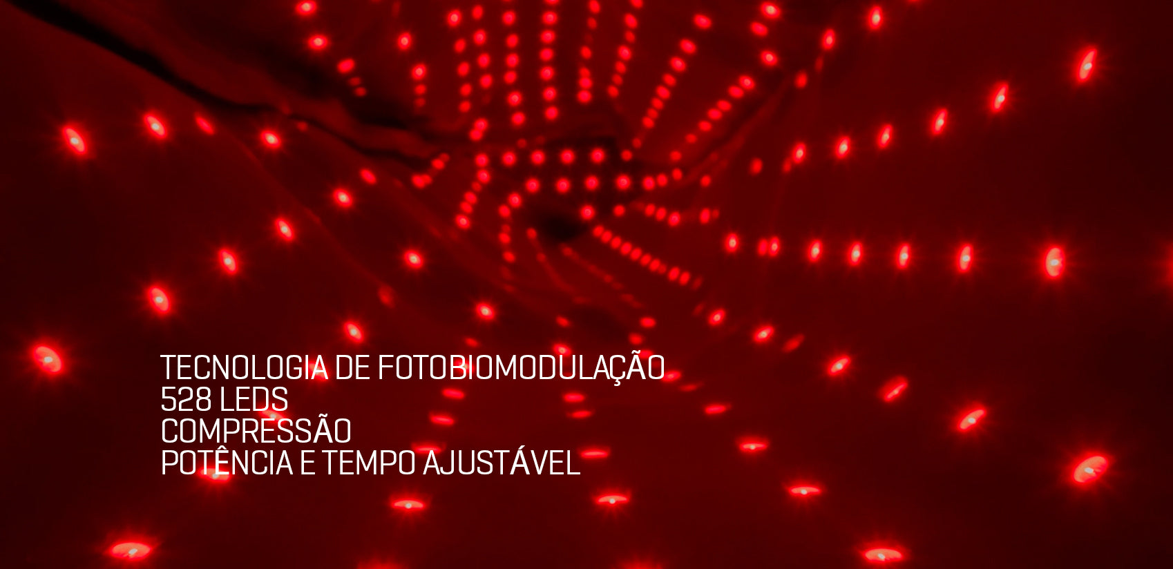Interior de um dispositivo de terapia com 528 LEDs vermelhos acesos, formando padrões luminosos em espiral, com o texto “Tecnologia de fotobiomodulação, 528 LEDs, compressão, potência e tempo ajustável” sobreposto.