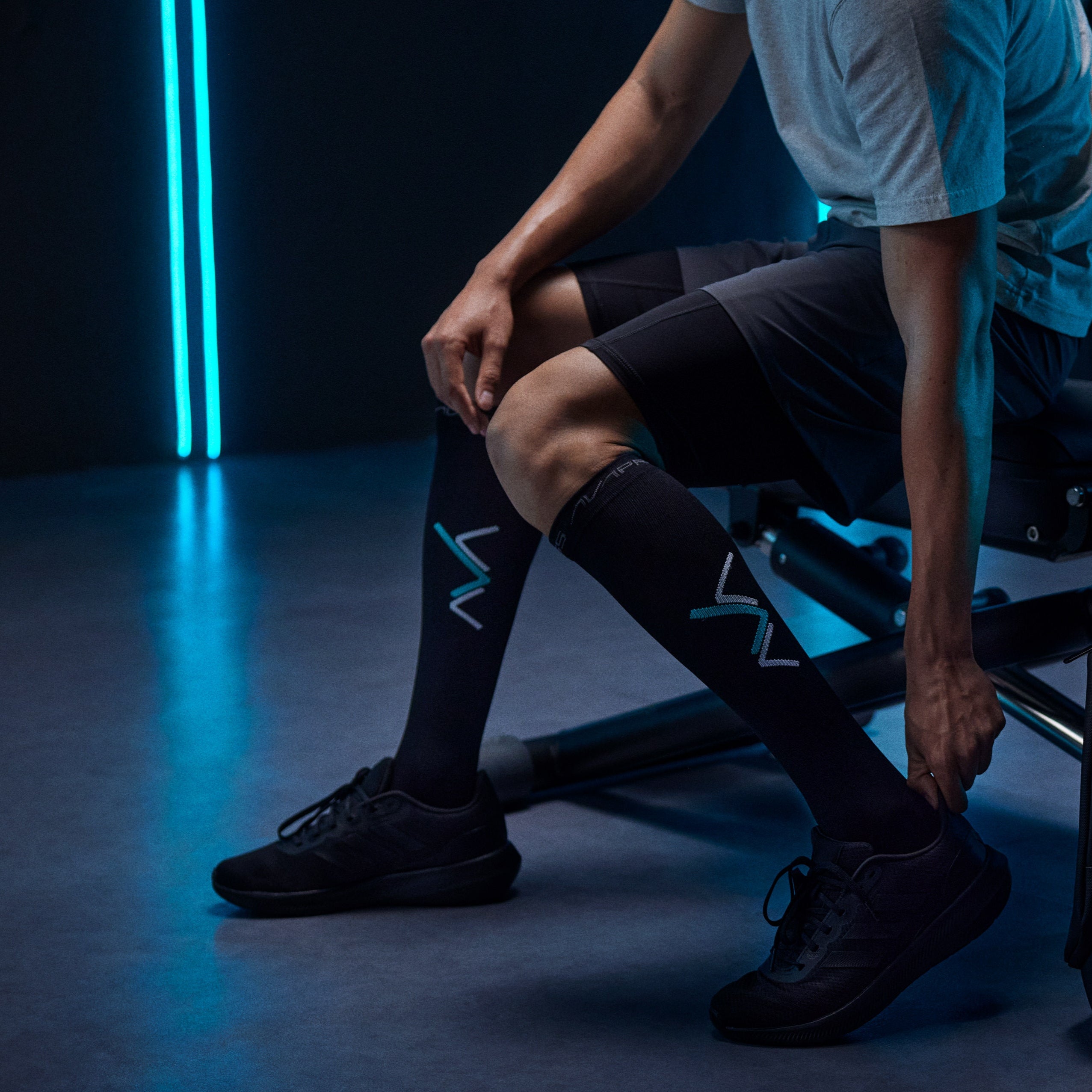 Load video: Instructional video demonstrating how to use the AVAPRESS compression socks.